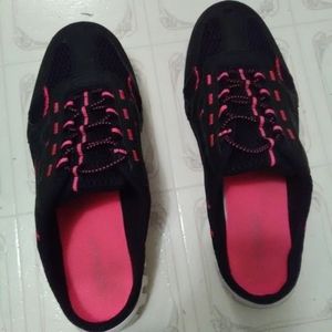 Slip on tennis shoes